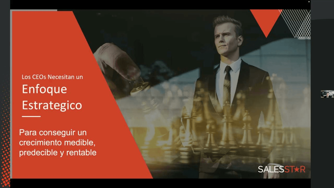 Coach de SalesStar presentando un webinar en español sobre sistemas de ventas